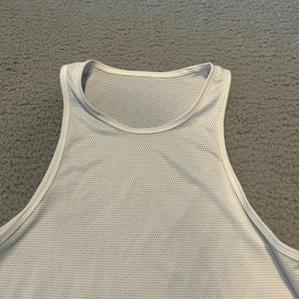 Lululemon Race Tank crop size 8 Color White